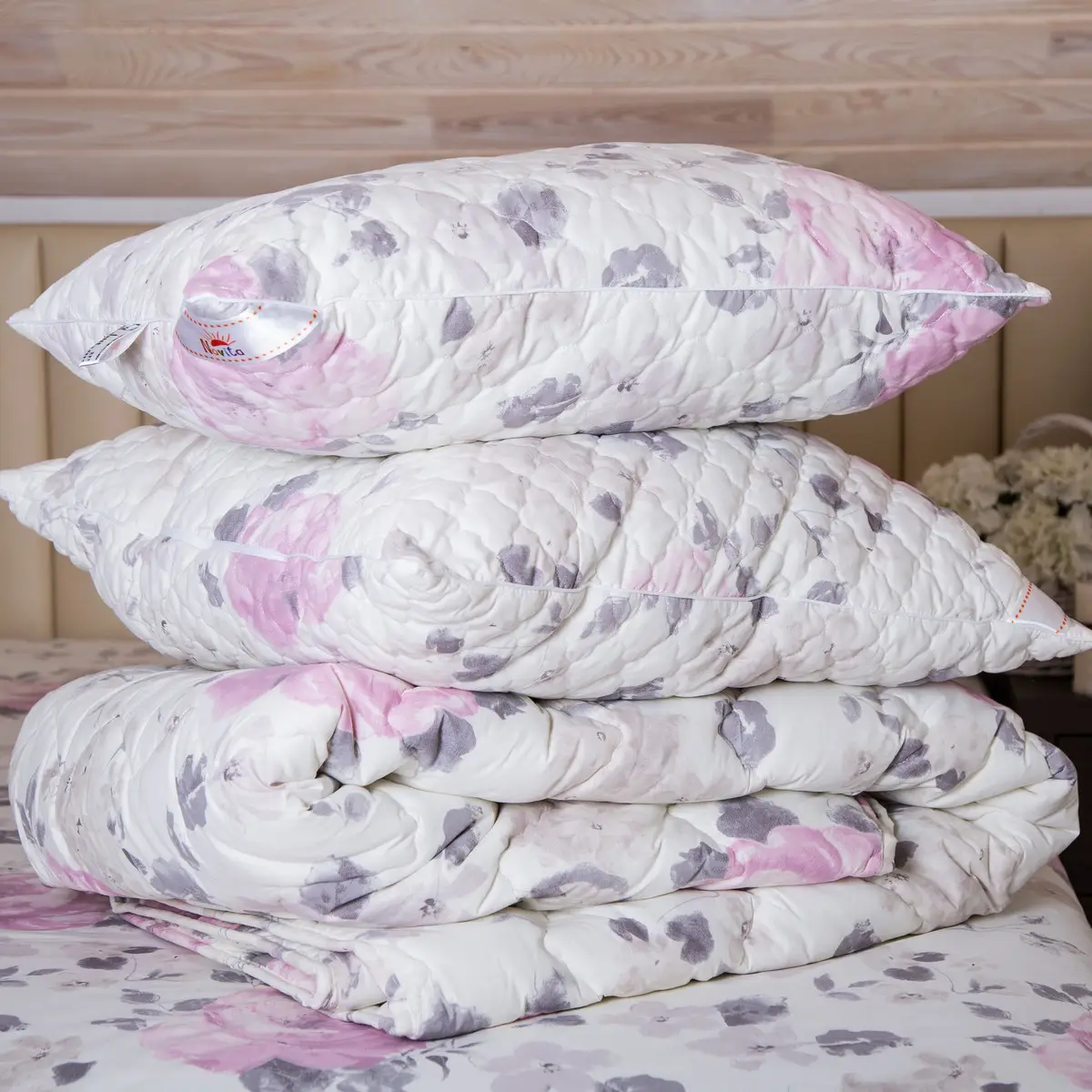 Подушка Ecotton 40х60 см антиалергенна з натуральним чохлом рожева 20-1455 Lilac