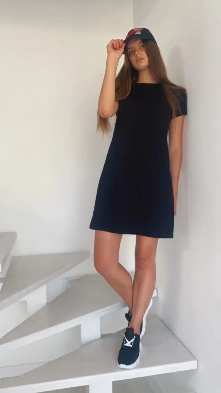Сукня-футболка чорна
