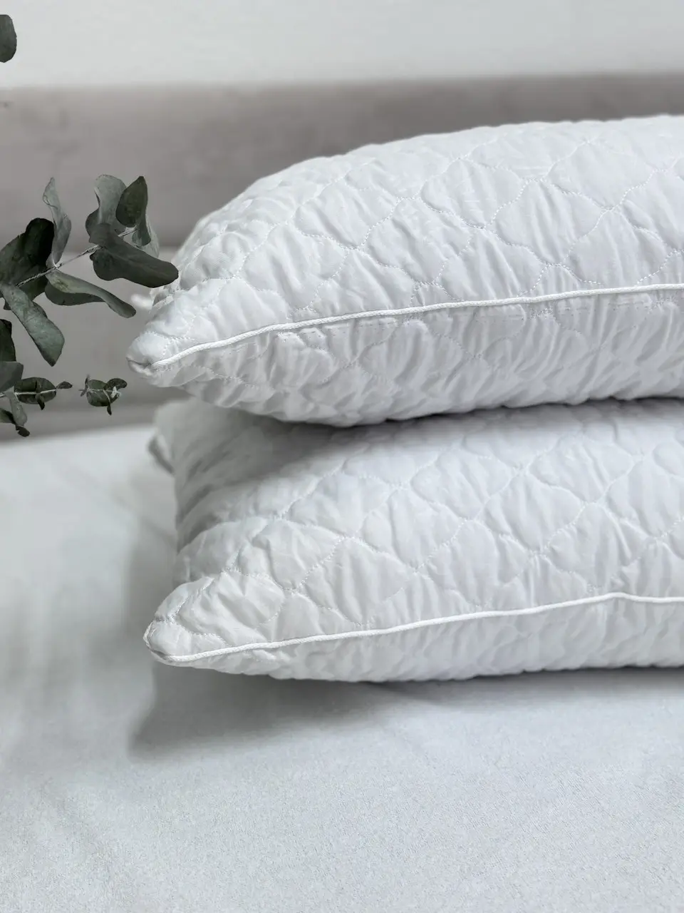 Подушка Ecotton 50х70 см антиалергенна із мікрофібри біла (70-0027Novita)