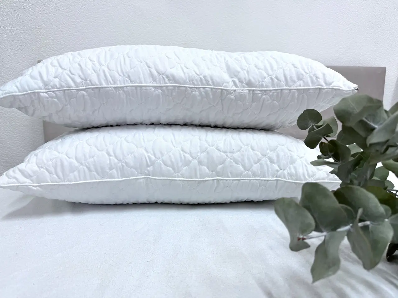 Подушка Ecotton 50х70 см антиалергенна із мікрофібри білий рис. з тисненням Ecotton