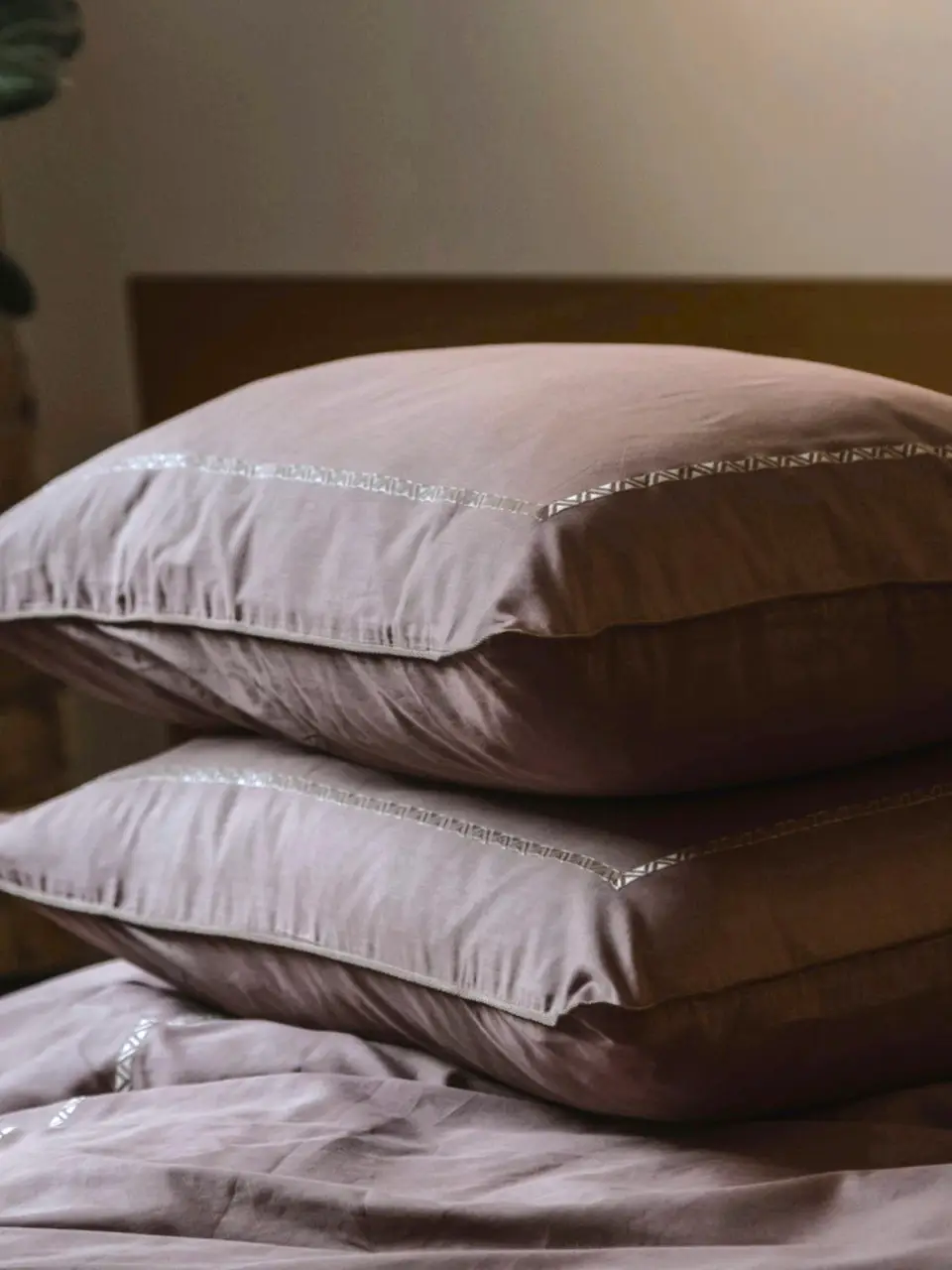 Комплект постільної білизни Ecotton Євро з вишивкою та кантом Stucco в чохлі для зберігання коричневого кольору