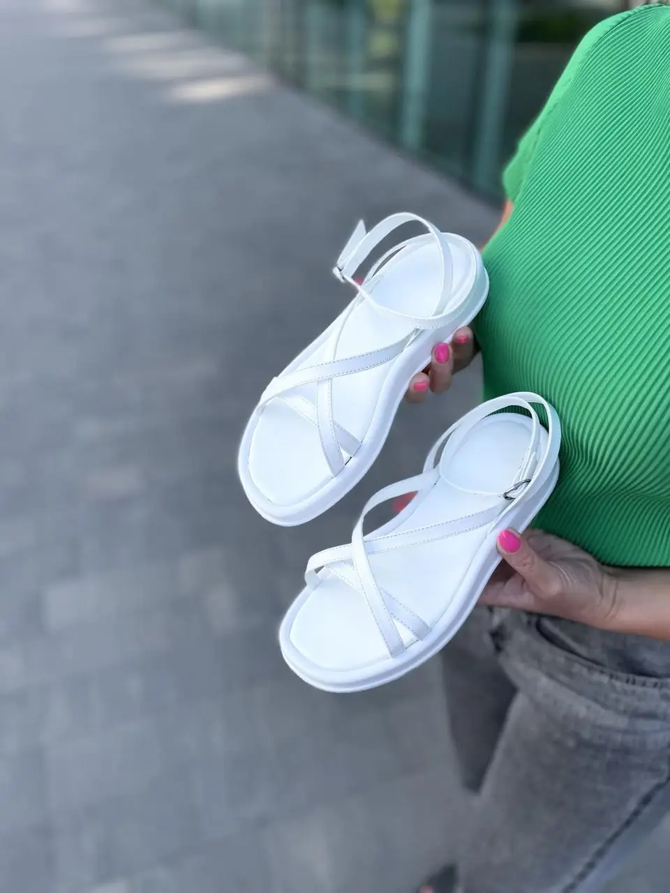 Босоножки женские белые летние кожаные 36-40р. / Модные босоножки на низкой подошве на ремешках (5252) 38