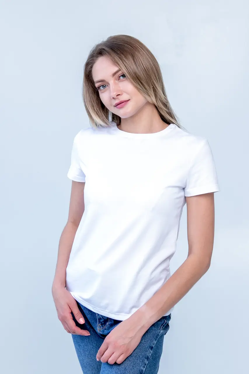 Біла футболка базова жіноча