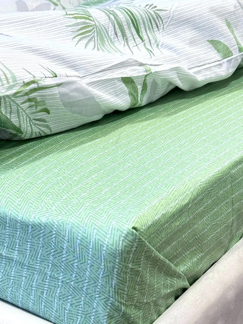 Простирадло без резинки Ecotton Євро 220х240 см із сатину зеленого кольору
