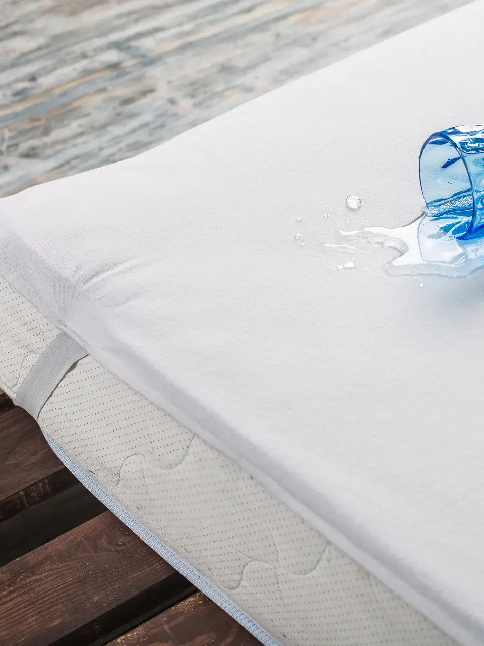 Наматрацник Aqua stop Ecotton Classic soft 140х200 см водонепроникний на резинці по кутам білий